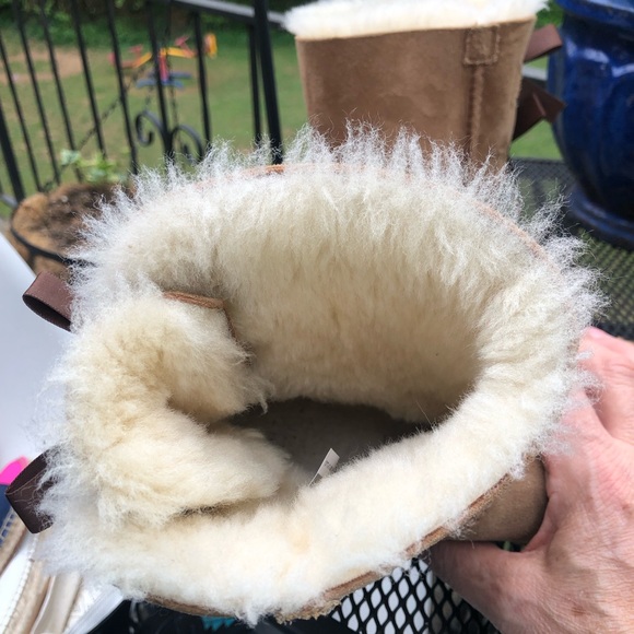 Ugg Boots , Tan Suede With Brown Bows At Back, Shearling Lined. Size 3 - Picture 6 of 10